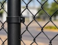 Detalle malla eslabonada galvanizada