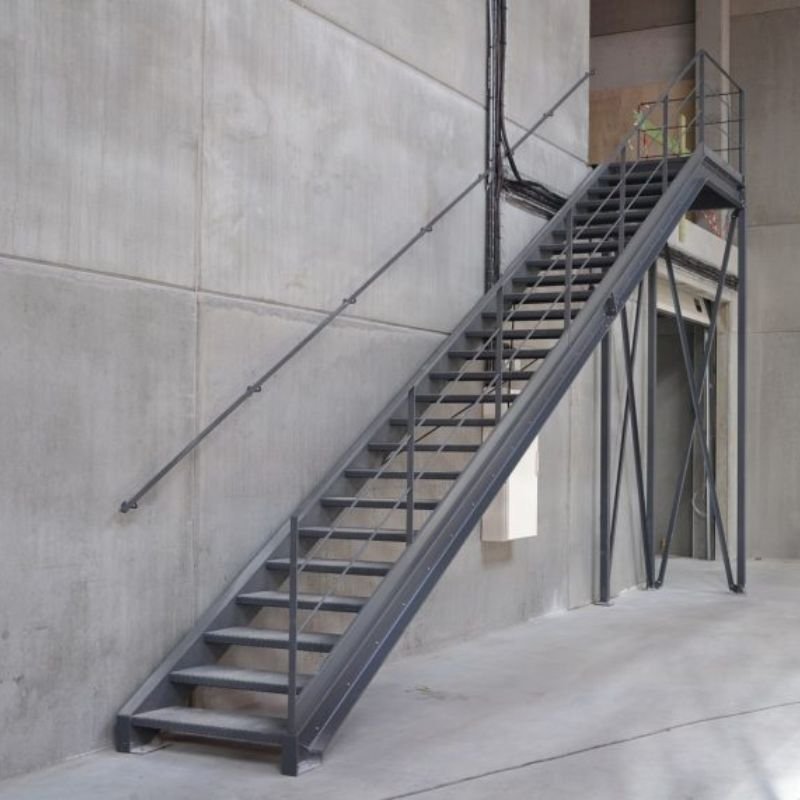 Escalera metálica de caracol