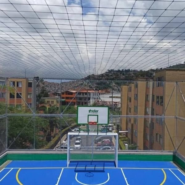 Malla nylon en cancha deportiva múltiple